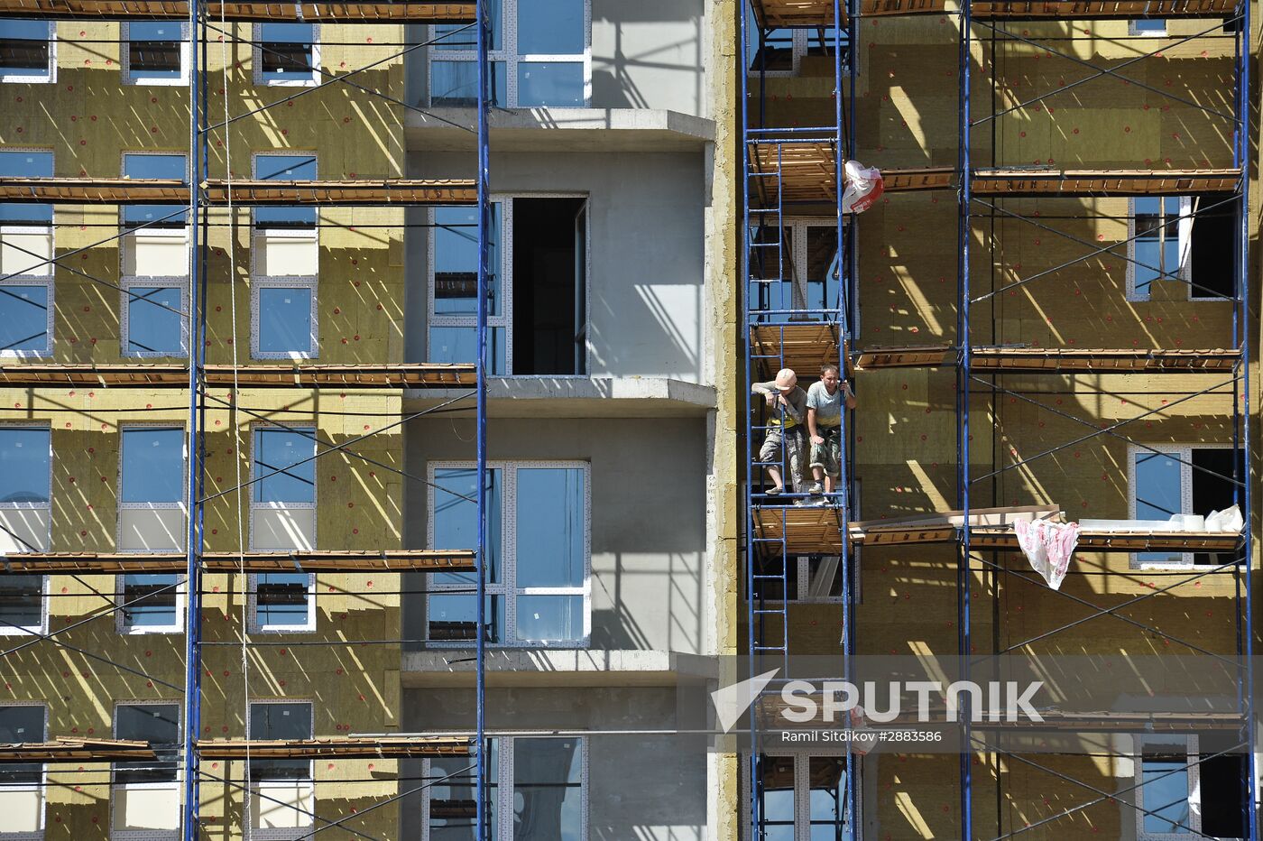 Construction of Gosudarev Dom apartment complex