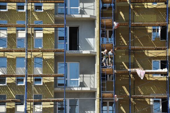 Construction of Gosudarev Dom apartment complex
