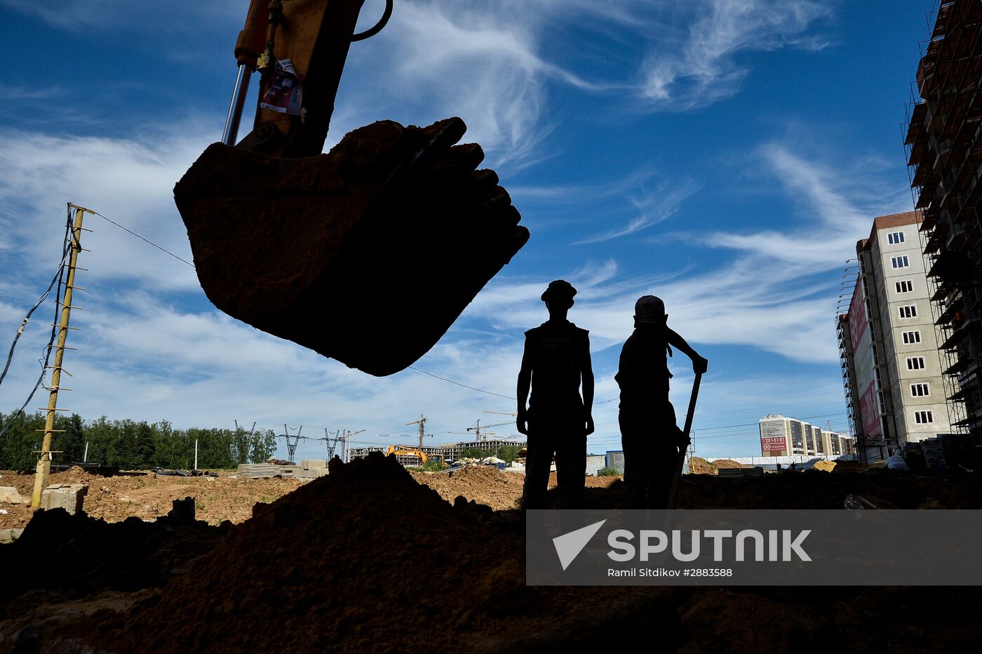 Construction of Gosudarev Dom apartment complex