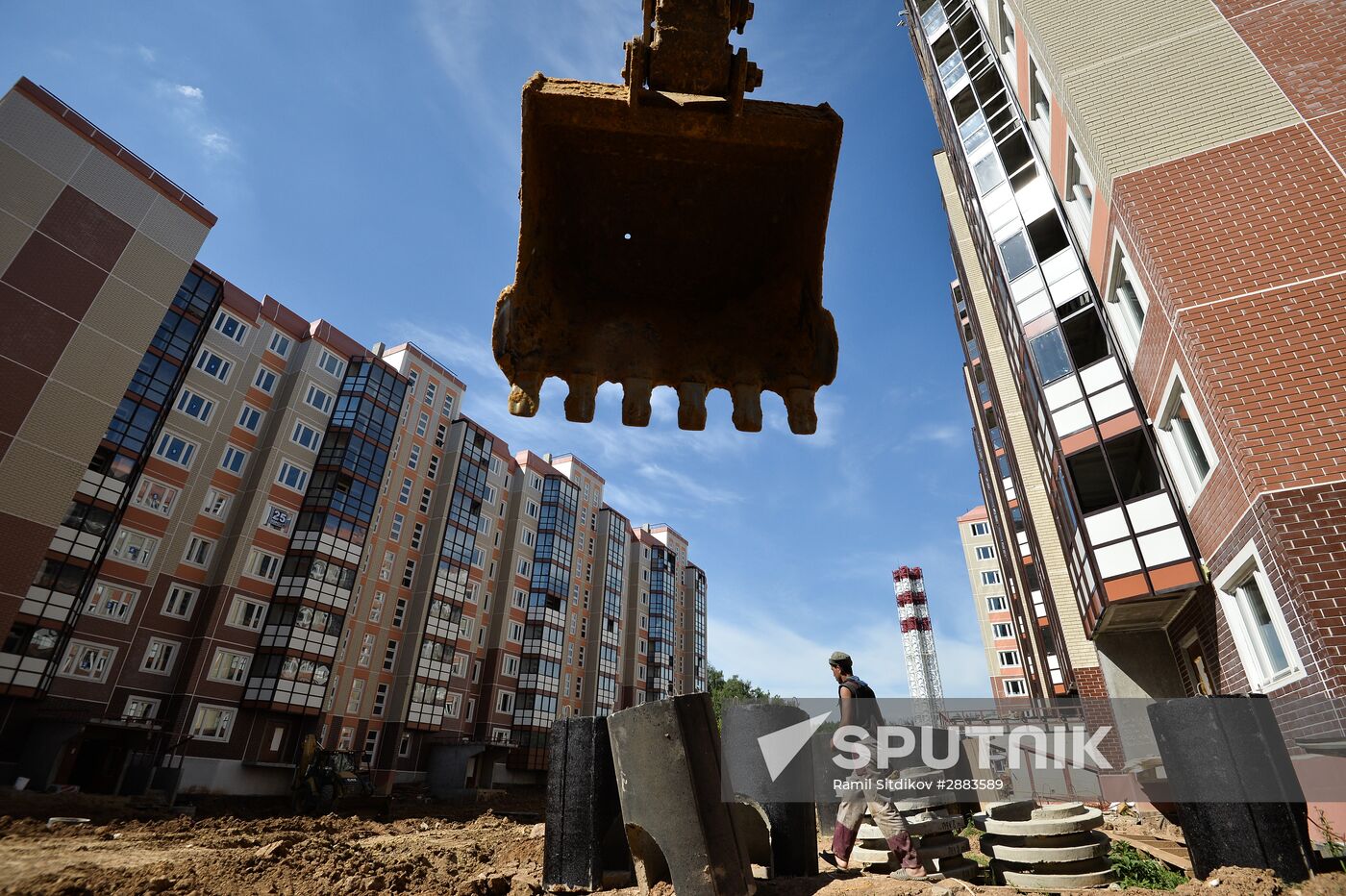 Construction of Gosudarev Dom apartment complex
