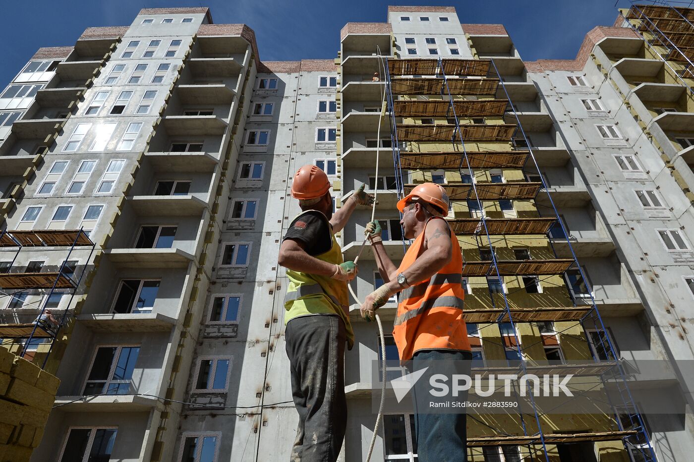 Construction of Gosudarev Dom apartment complex