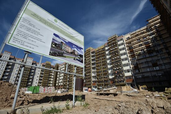 Construction of Gosudarev Dom apartment complex
