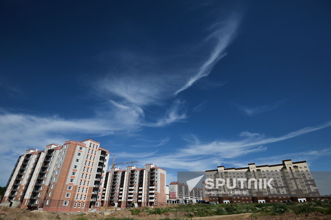 Construction of Gosudarev Dom apartment complex