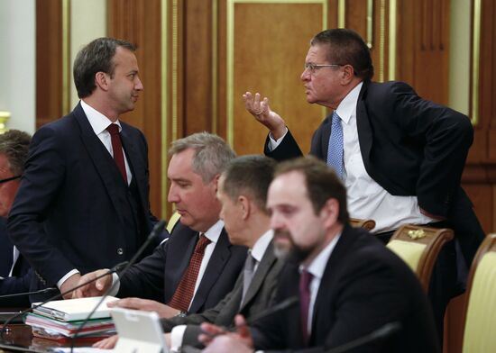 Russian Prime Minister Dmitry Medvedev chairs Government meeting