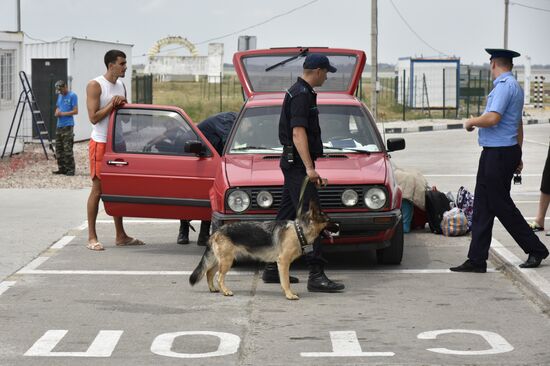 Jankoi border crossing point on Russia-Ukraine border