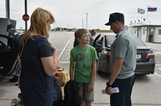 Jankoi border crossing point on Russia-Ukraine border