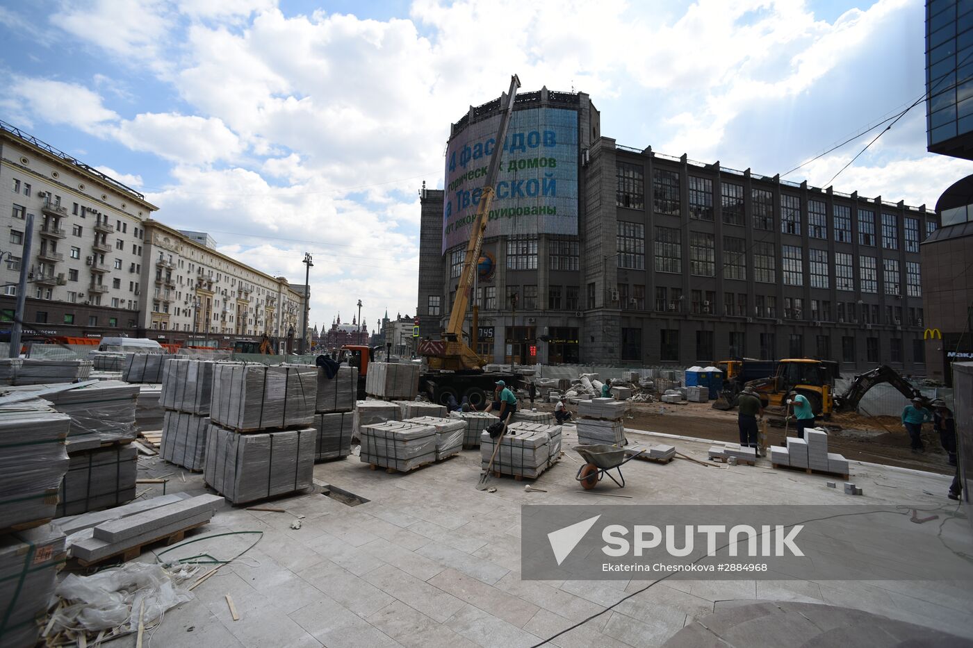 Reconstruction of Tverskaya Street moves on