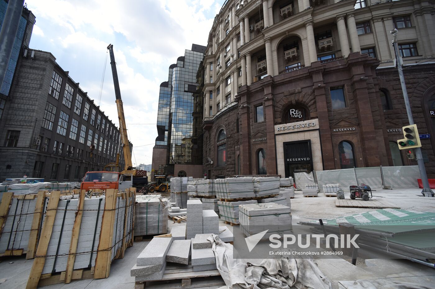 Reconstruction of Tverskaya Street moves on