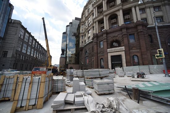 Reconstruction of Tverskaya Street moves on