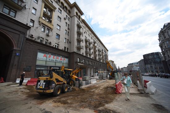 Reconstruction of Tverskaya Street moves on
