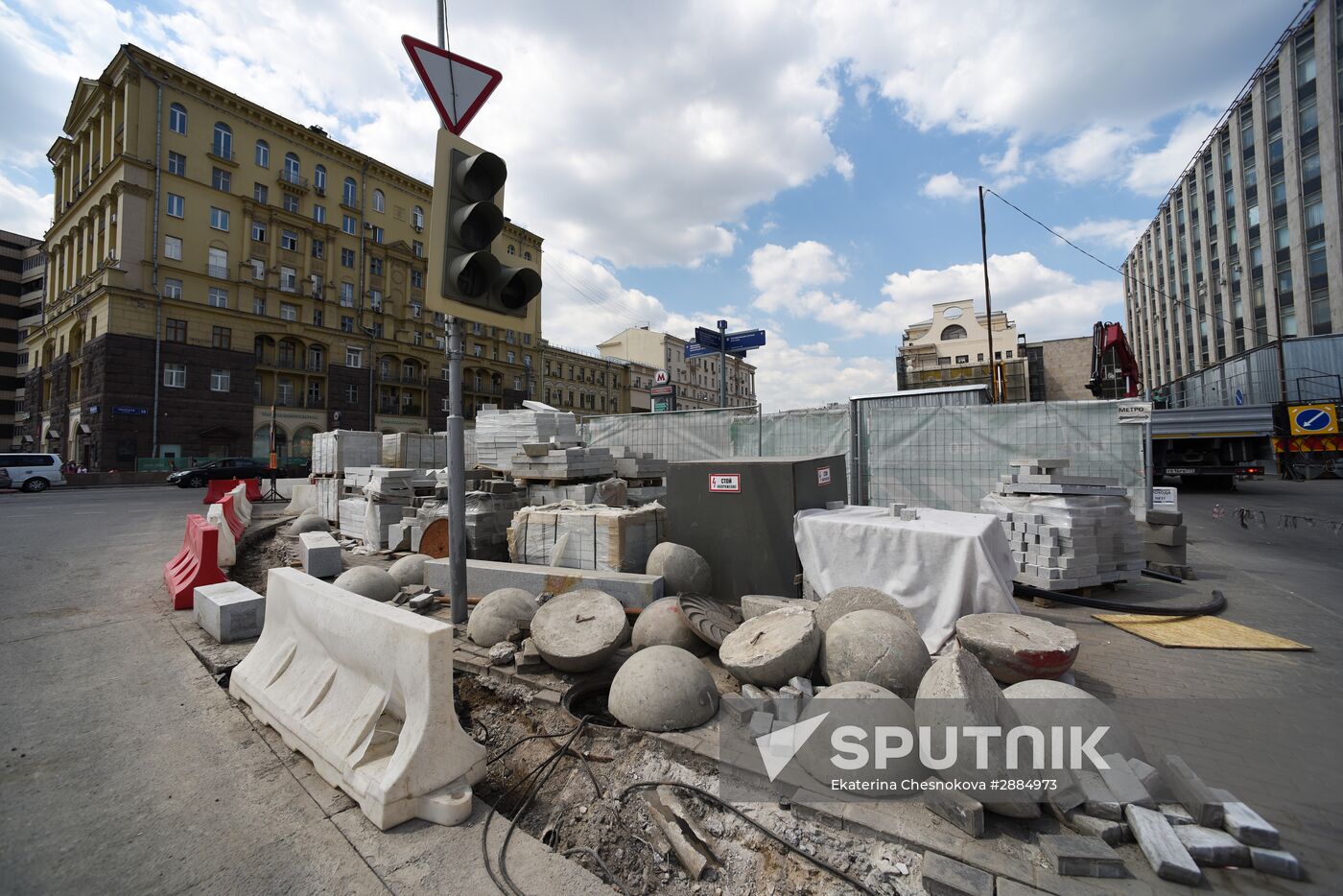 Reconstruction of Tverskaya Street moves on