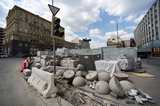 Reconstruction of Tverskaya Street moves on