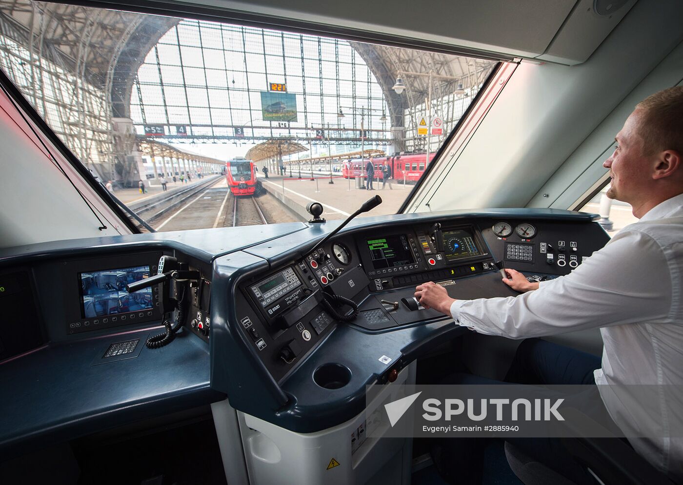 New suburban trains start operating and departing from Moscow Kiyevskaya railway station