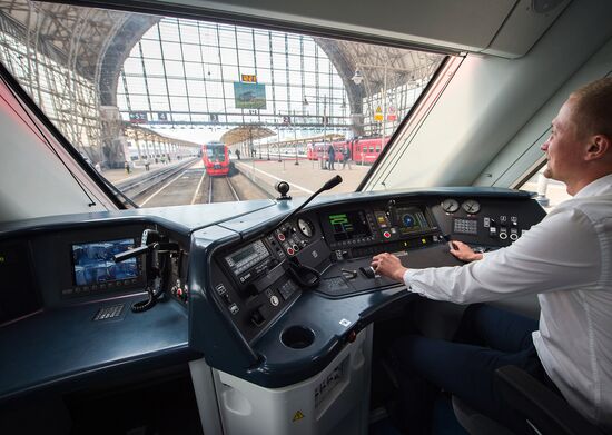 New suburban trains start operating and departing from Moscow Kiyevskaya railway station