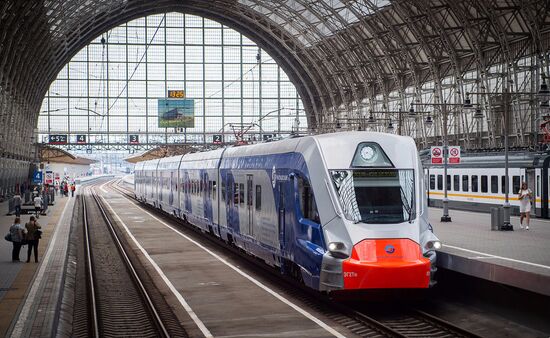 New suburban trains start operating and departing from Moscow Kiyevskaya railway station