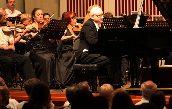 Scottish pianist Peter Seivewright gives concert in Donetsk
