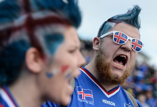 Watching Euro 2016 match France vs. Iceland in Reykjavik