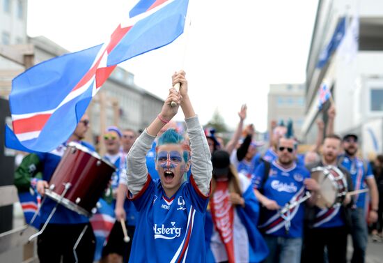 Watching Euro 2016 match France vs. Iceland in Reykjavik