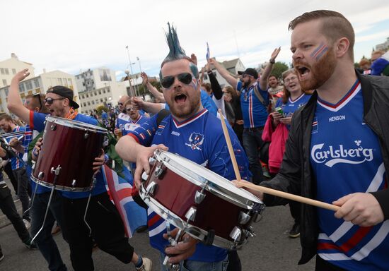 Watching Euro 2016 match France vs. Iceland in Reykjavik