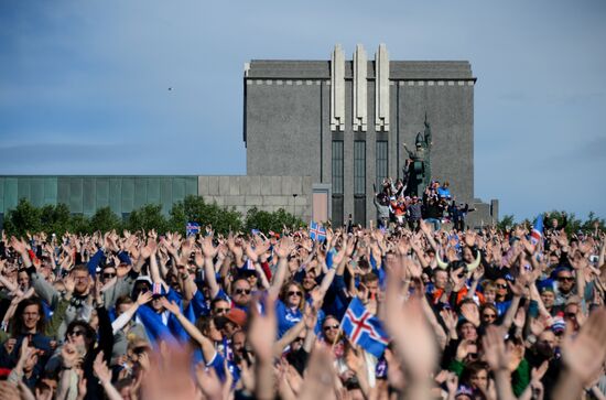 Watching Euro 2016 match France vs. Iceland in Reykjavik