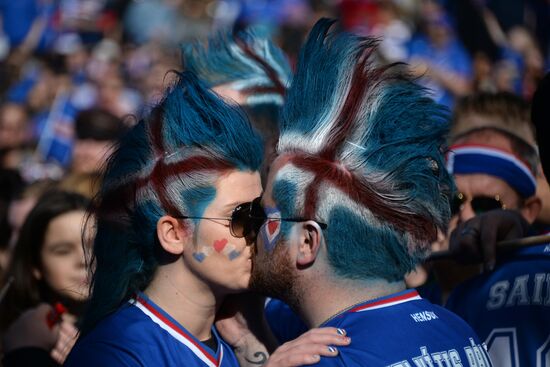 Watching Euro 2016 match France vs. Iceland in Reykjavik