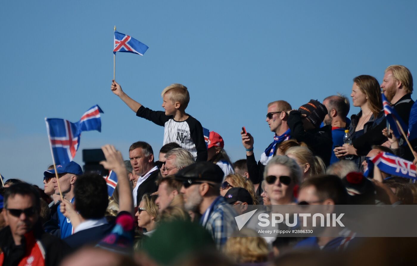 Watching Euro 2016 match France vs. Iceland in Reykjavik