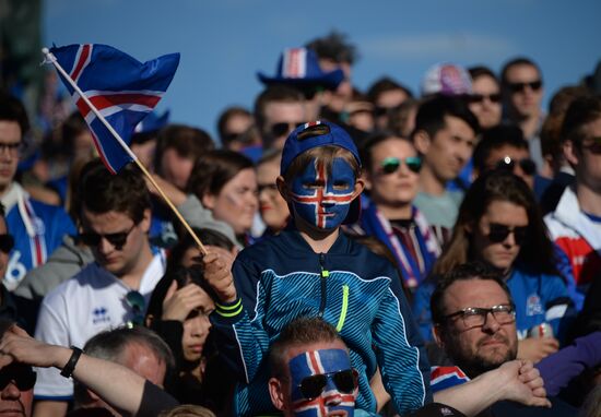 Watching Euro 2016 match France vs. Iceland in Reykjavik