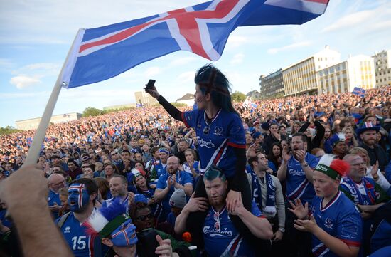 Watching Euro 2016 match France vs. Iceland in Reykjavik