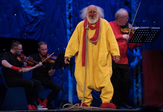 Slava Polunin's and Gidon Kremer's show "Snow Symphony" performed in Sochi