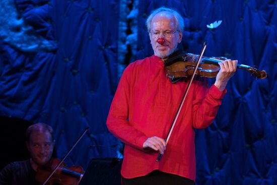 Slava Polunin's and Gidon Kremer's show "Snow Symphony" performed in Sochi