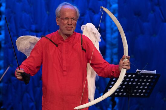 Slava Polunin's and Gidon Kremer's show "Snow Symphony" performed in Sochi