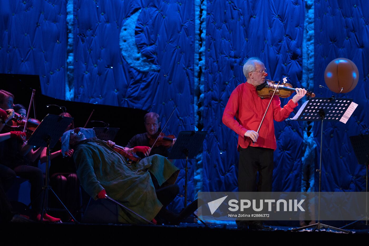 Slava Polunin's and Gidon Kremer's show "Snow Symphony" performed in Sochi
