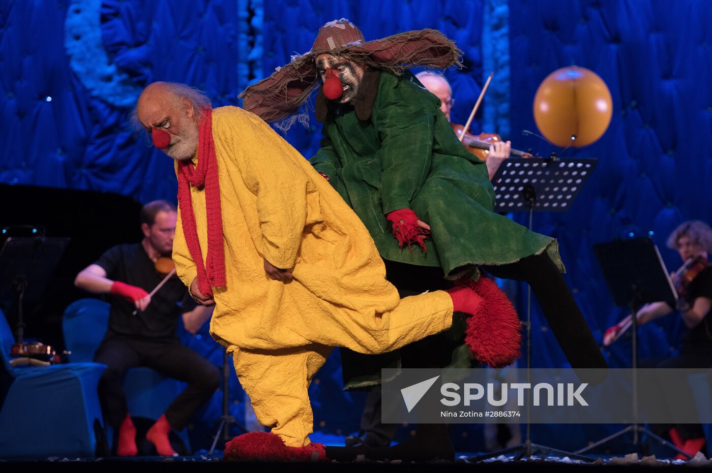 Slava Polunin's and Gidon Kremer's show "Snow Symphony" performed in Sochi