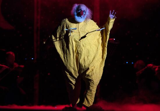 Slava Polunin's and Gidon Kremer's show "Snow Symphony" performed in Sochi