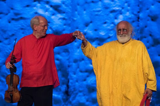 Slava Polunin's and Gidon Kremer's show "Snow Symphony" performed in Sochi