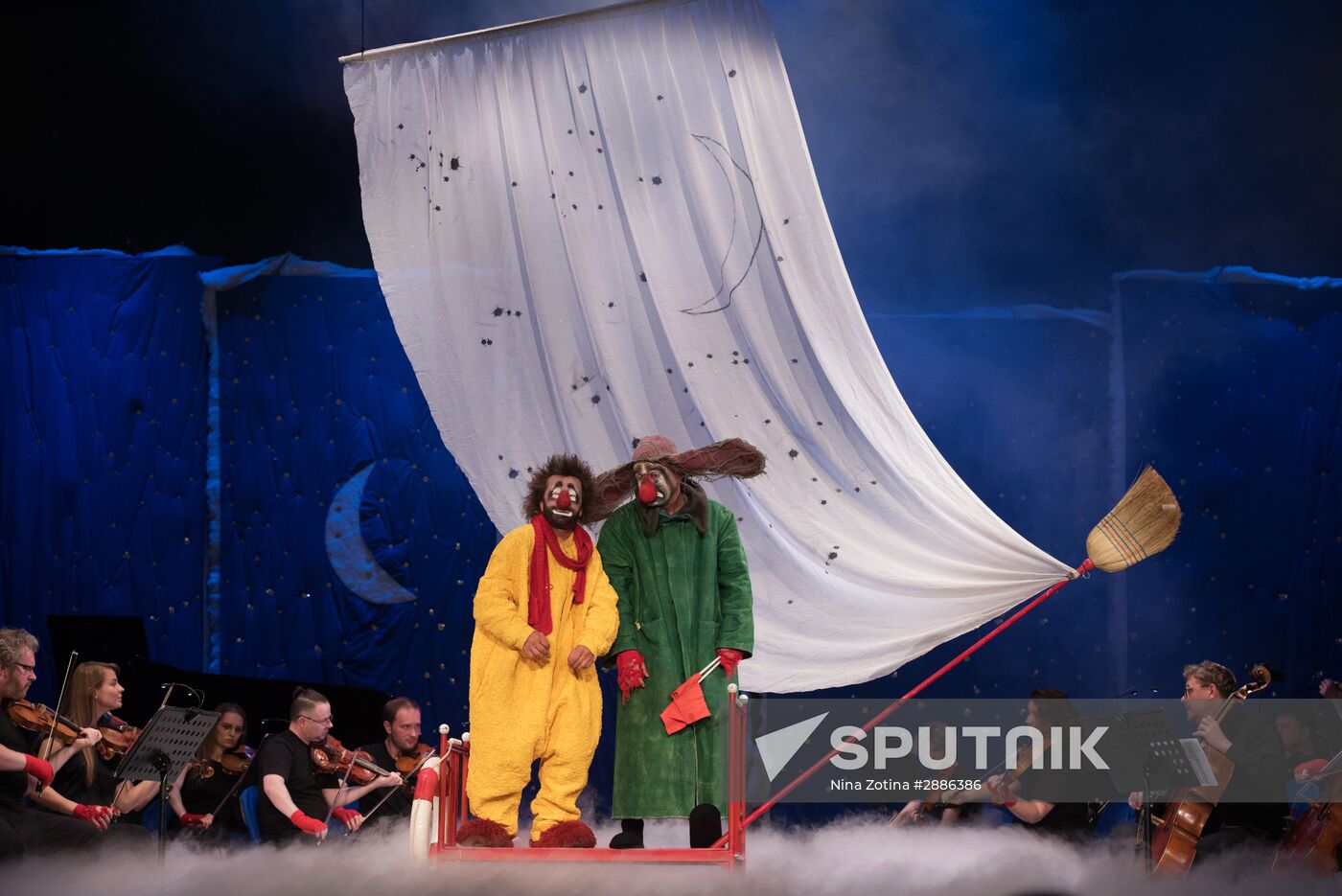 Slava Polunin's and Gidon Kremer's show "Snow Symphony" performed in Sochi