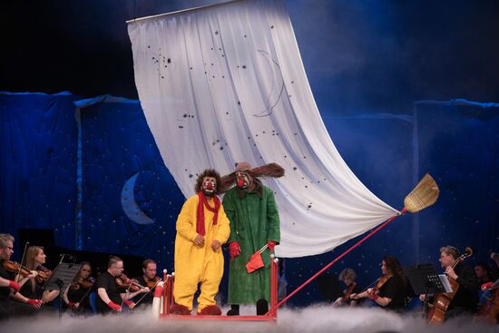 Slava Polunin's and Gidon Kremer's show "Snow Symphony" performed in Sochi