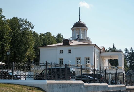 Chinese Cultural Center's museum department opens in Moscow