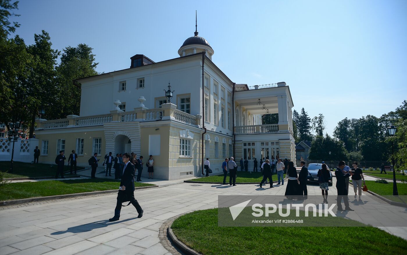 Chinese Cultural Center's museum department opens in Moscow