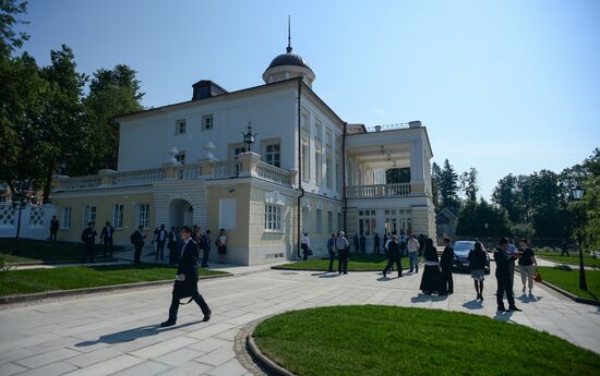 Chinese Cultural Center's museum department opens in Moscow