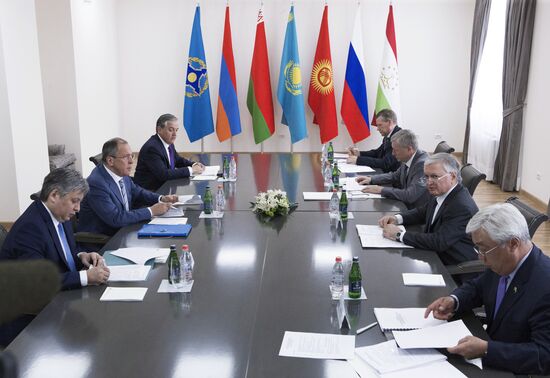 Russian Foreign Minister Sergei Lavrov visits Armenia