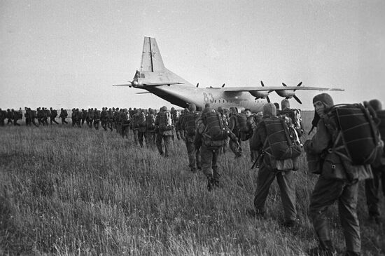 Soviet airborne troops during exercises