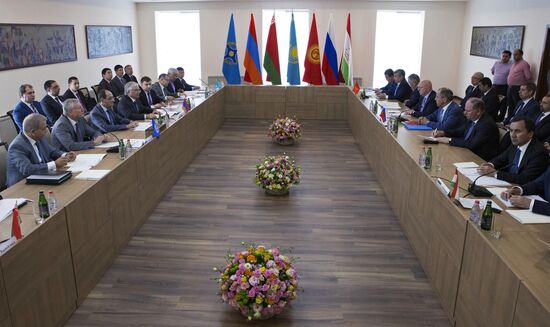 Russian Foreign Minister Sergei Lavrov visits Armenia