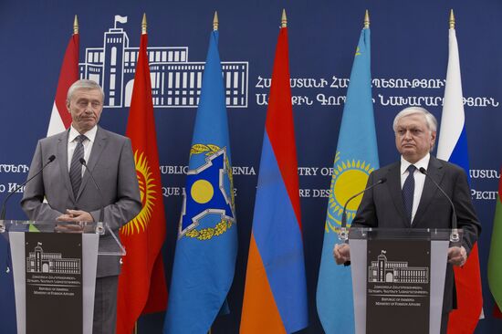 Russian Foreign Minister Sergei Lavrov visits Armenia