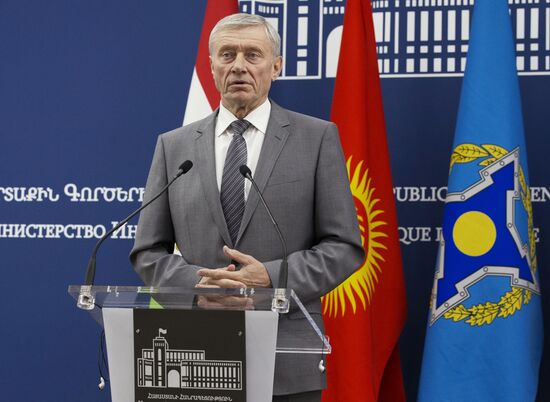 Russian Foreign Minister Sergei Lavrov visits Armenia