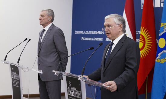 Russian Foreign Minister Sergei Lavrov visits Armenia