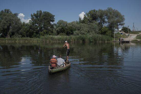 Crossing the Seversky Donets River between the Lugansk People's Republic and Ukraine