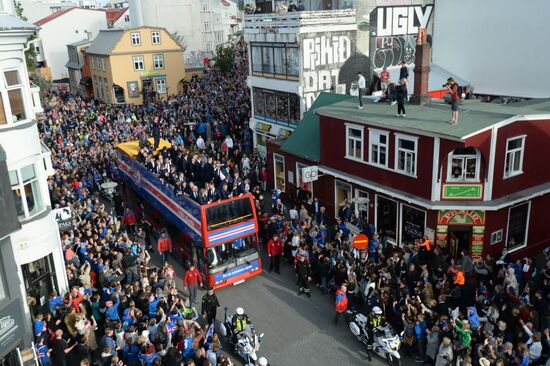 Icelandic national football team greeted by fans after returning from Euro 2016
