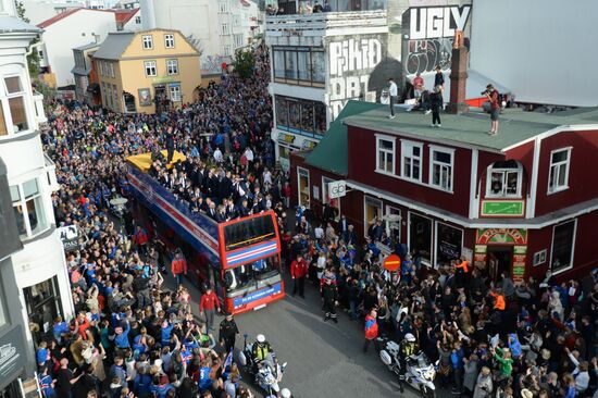 Icelandic national football team greeted by fans after returning from Euro 2016