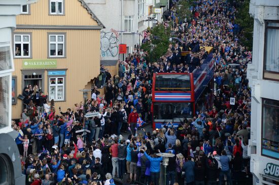 Icelandic national football team greeted by fans after returning from Euro 2016